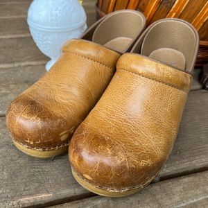 Dansko tan clogs - size 40 euro